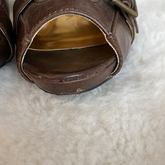 Great condition brown peep toe shoes with side buckles - size 9.5 - Picture 7 of 7
